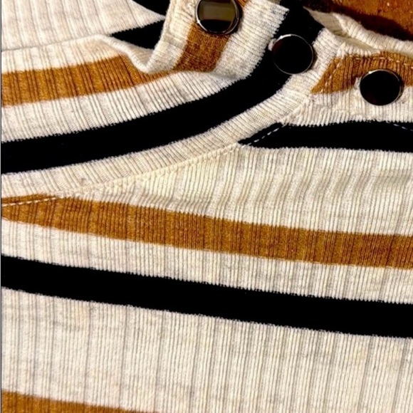 Talbots Cream and Black Striped Short Sleeve Top Size MP - Picture 2 of 5